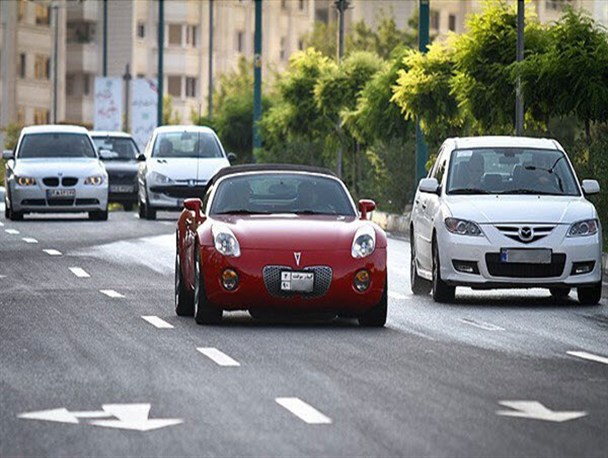 دور تسلسل دور دور کردن با خودروهای لوکس/ وقتی بچه پولدارها روی اعصاب مردم جولان می‌دهند