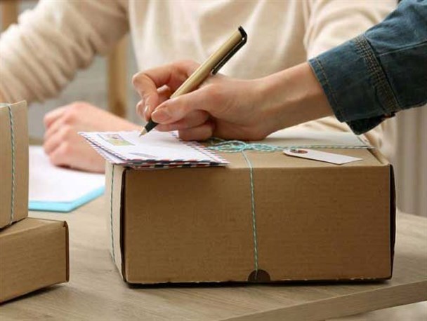 قاصدان امیدبخش روزهای ناامیدی/ در پیک جدید کرونا هیچ مشکلی از بابت تحویل پستی وجود ندارد