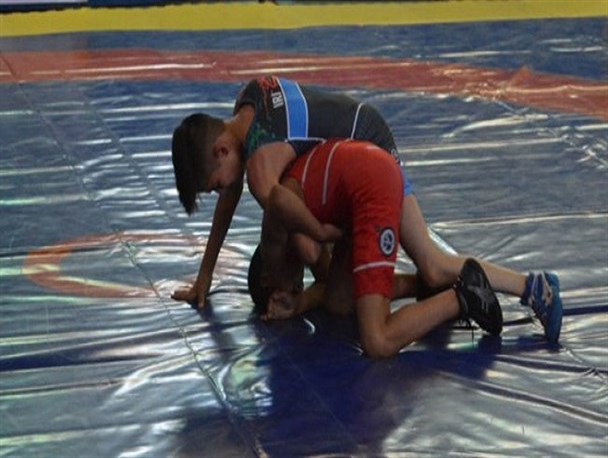 شرکت ۳۳ تیم در مسابقات کشتی فرنگی نونهالان قهرمانی کشور