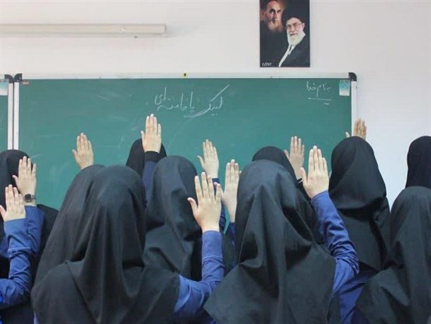 #لبیک_یا_خامنه_ای بحث داغ دختران دانش آموز استان همدان