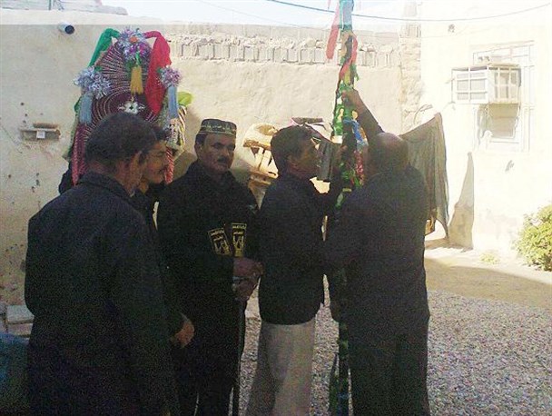 مراسم "علم گردانی" در شهرستان دیر + تصاویر