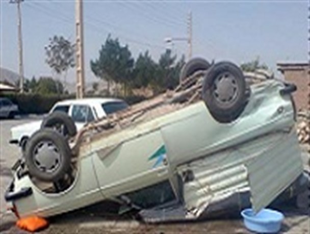 یک کشته در واژگونی وانت پیکان