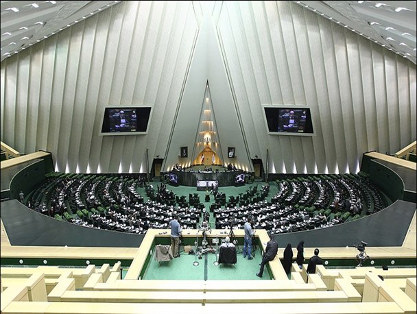 عدم پذیرش هرگونه محدودیت در فعالیت‌های هسته‌ای