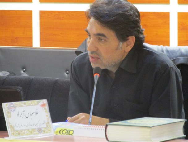 در حال تمرین شورایی کار کردن هستیم