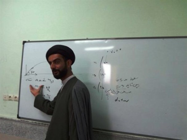 تدریس ریاضی دبیرستان توسط امام جمعه شهر لیکک+تصاویر