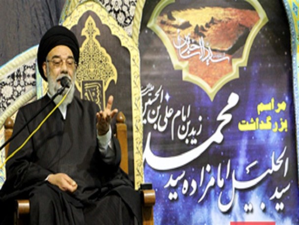 احداث مراکز تفریحی، فرهنگی و علمی در جوار بقاع متبرکه تقویت شود