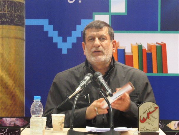 کتاب مؤثرترین راه انتقال فرهنگ دفاع مقدس است/ تقریظ‌ های رهبر انقلاب بر کتب دفاع مقدس