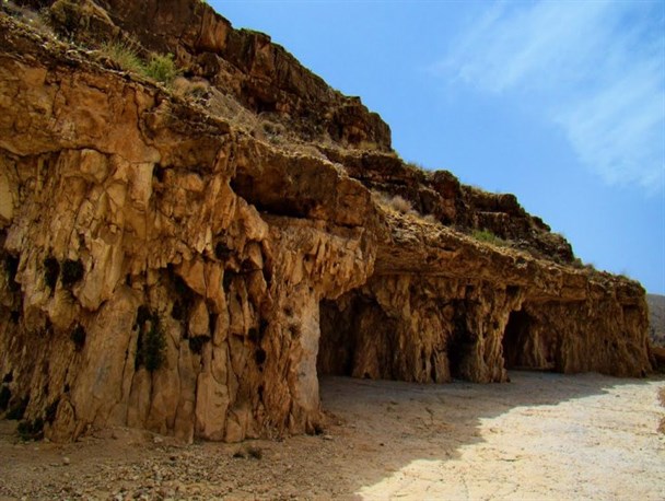 معماری حیرت انگیز غار سنگ اشکن جهرم