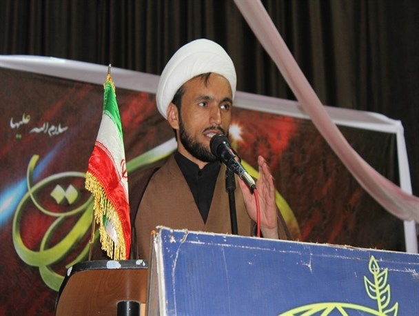 دشمن شناسی و ایستادگی درس بزرگ نهضت عاشورا است