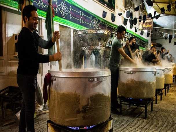 آیین حلیم‌پزان شب اربعین حسینی در ساری + تصاویر