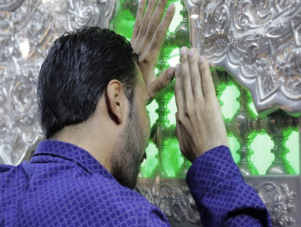 استقابل مردم بوشهر از رونمایی دو نیم ضریح امام حسین(ع) و حضرت قاسم(ع) به روایت تصویر