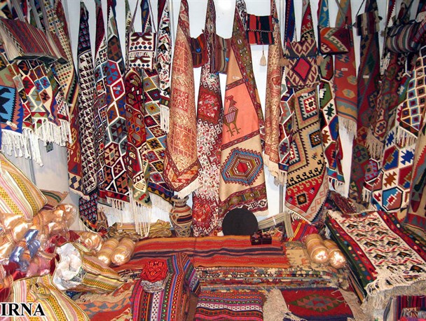 اعطای تسهیلات باکارمزد پایین به هنرمندان صنایع دستی