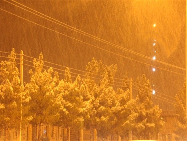 گلایه مسافران در برف مانده جاده ساوه-همدان از مسئولین