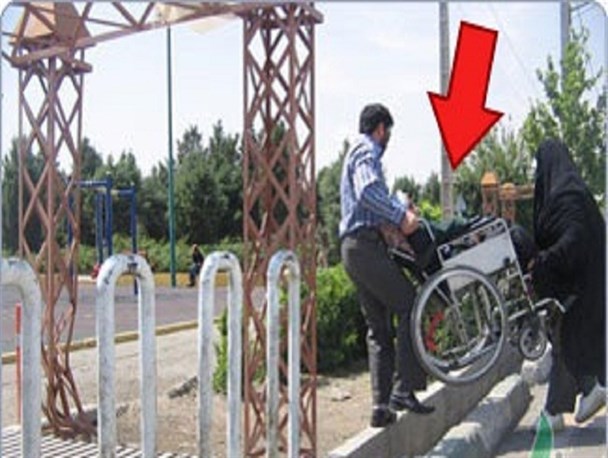 انتقاد معلولان از عدم تناسب فضای شهر الشتر برای حضور آنان