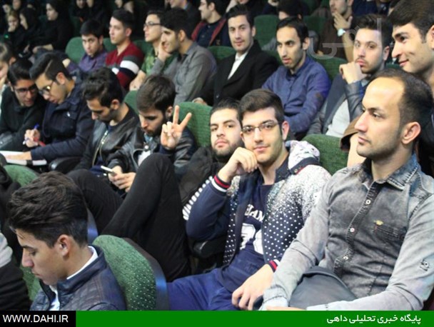 رد پای معاون فرهنگی در ابتذال روز دانشجو