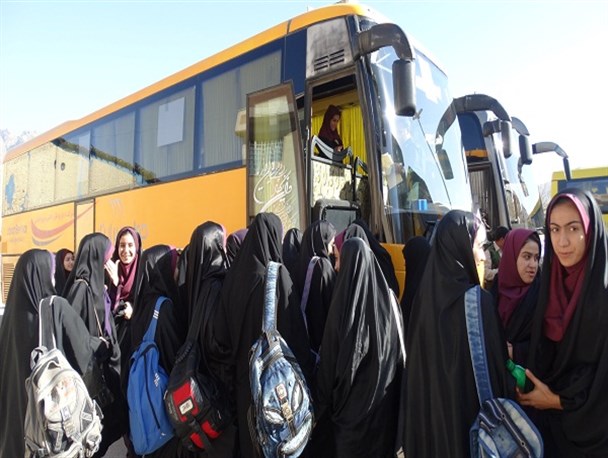 400 دانش آموز دختر لرستانی به مناطق عملیاتی جنوب اعزام شدند + تصاویر