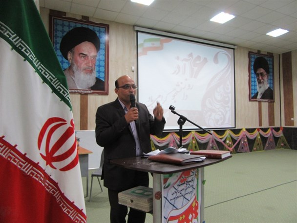 خدمت در سنگر دانش مجاهدت دانشجویان در راه خدمت به کشور می باشد/  قطار توسعه جامعه در دستان دانشجو و دانشگاه است
