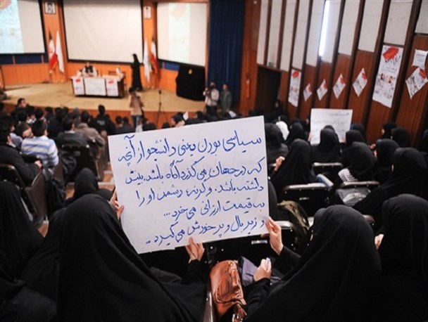 وجود بحران فرهنگی در دانشگاه‌ها/ مسوولان پاسخ روشنی به خواسته‌های دانشجویان نمی‌دهند
