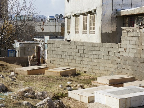 تعرض شهروندان یاسوجی به قبرستان قدیمی تلزالی /دستگاه های نظارتی وارد شوند/تشدید مسائل قومیتی با بی توجهی مسئولان