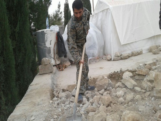 حضور فعال بسیجیان قرارگاه سازندگی کهگیلویه در مناطق زلزله زده غرب کشور+ تصاویر