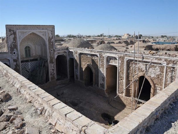 ادامه مرمت خانه یزدانی سرایان