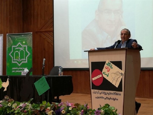 سخنرانی صادق زیبا کلام پشت درهای بسته/ خبرنگاران اجازه ورود ندارند