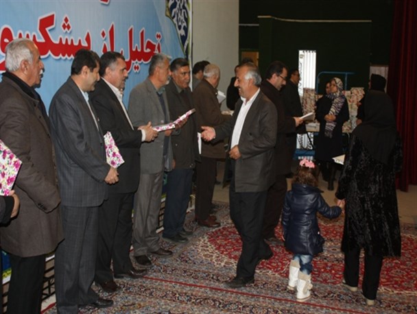 یشکسوتان فرهنگی ستارگان درخشان آسمان فرهنگ و علم و ادب هستند