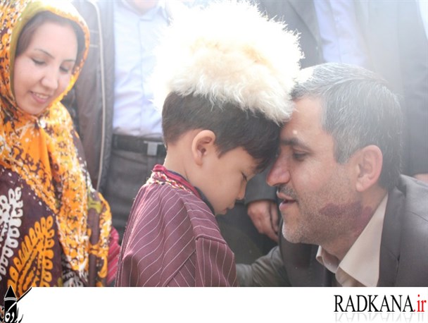 تصویری زیبا از ابراز احساسات نماینده مردم گرگان و آق قلا به کودک ترکمن