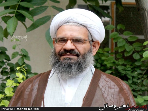 شیعه و سنی باید برای مقابله با دشمن مشترک خود اتحادی منسجم داشته باشند
