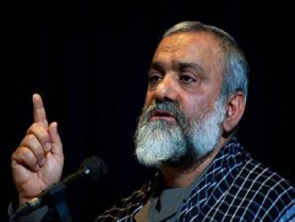 پاداش هنرمندان مکتب اسلام از دست مادران شهید است نه کاخ نشینانی که از هر انگشتشان خون مظلومان عالم می چکد