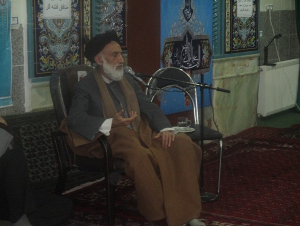 شیخ نمر مایه افتخار اسلام است/کسانی که حرف از شورای رهبری می زنند به دنبال ایجاد ضعف بین مردم هستند