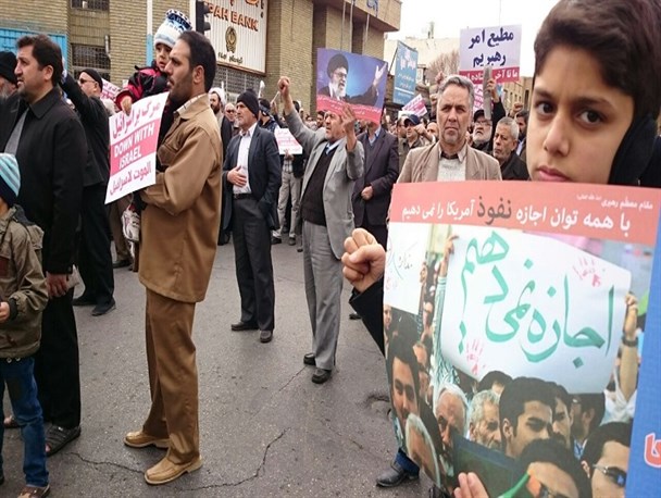 راهپیمایی اعتراض آمیز مردم سمنان در پی شهادت شیخ نمر+تصاویر