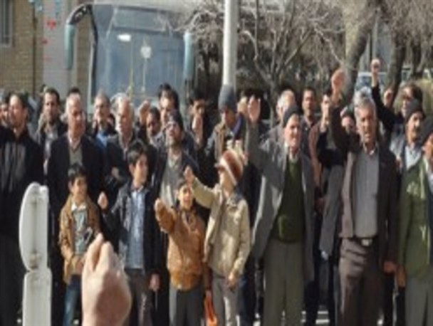راهپیمایی نمازگزاران شهرستان تیران و کرون در پی محکومیت اعدام شیخ نمر/ تصاویر