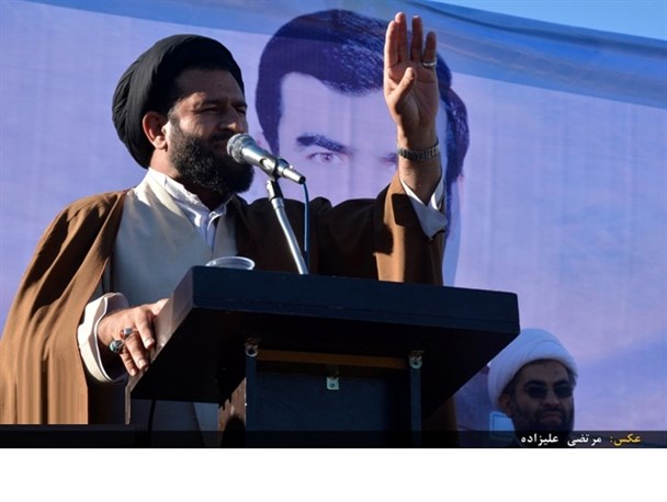 برخی سیاستمداران خندیدن چهره های منحوس دشمن را گره گشای مشکلات می دانند/جریانات مختلف تلاش می کنند فرهنگ عمومی کشور را تغییر دهند