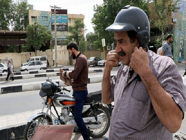 استفاده از کلاه ایمنی؛ خط قرمز پلیس/ موتورسیکلت سواران دارای کلاه ایمنی متوقف نمی شوند
