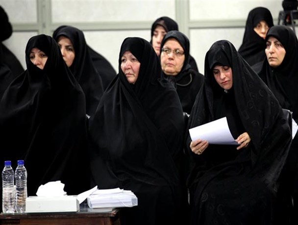 عدم اجرای محورهای کلان سیاست‌گذاری‌های حوزه زنان توسط مسئولان/ زمین ماندن مطالبات رهبری در حوزه زنان و خانواده