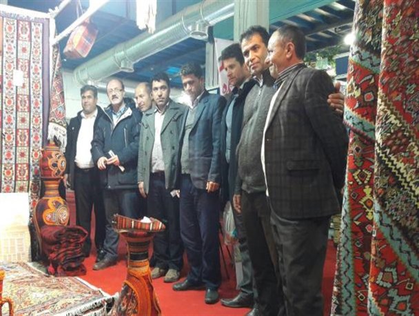 بازدید بخشدار و دهیاران بخش فیروز از نمایشگاه توانمندیهای روستایی شهرستان کوثر
