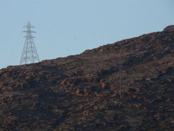 سفید کوه در تسخیر دکل‌های برق/مخدوش شدن منظر و سیمای شهری در تضاد با ثبت جهانی دره خرم آباد است