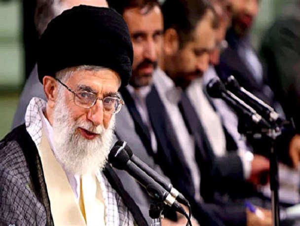 خاطره رهبر انقلاب از حضور در جلسات شعر اصفهان/ دورهمی های روزانه شاعران در نصف جهان برقرار است