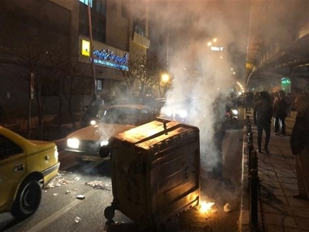 عدم برخورد قاطع با فتنه‌گران 88، زمینه‌ساز فتنه‌گری‌هاست