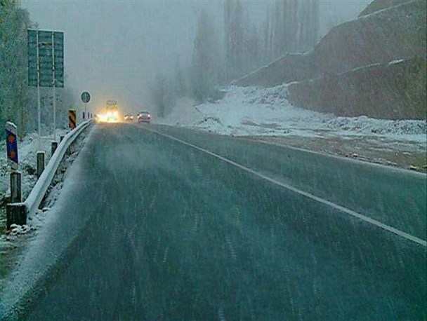 بارش های سنگین طی ۴۸ ساعت گذشته اکیپ های راهداری را آماده باش کرد