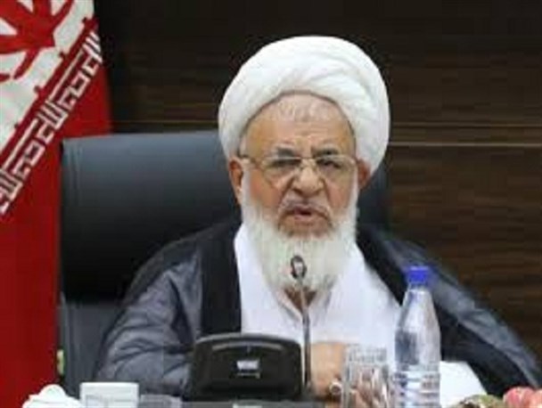 استاندار جدید خود را وامدار کسی نداند/ در عرصه مدیریت استان یزد نیازمند انسان‌های متعهد و متخصصیم