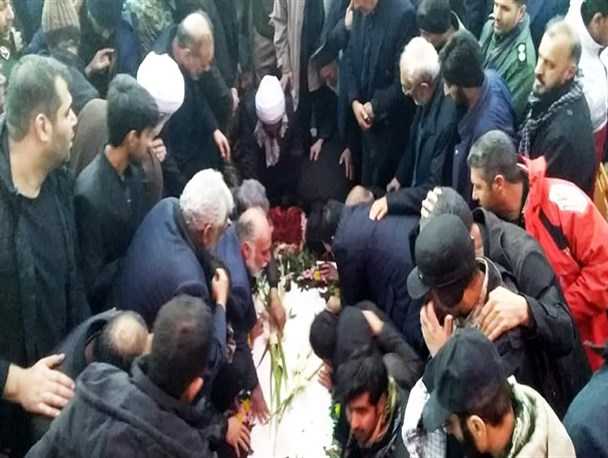 عزاداری و نوحه‌خوانی کرمانی‌ها بر سر مزار شهید حاج قاسم سلیمانی