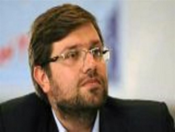 دشمن حتی تحمل دیدن عکس حاج قاسم را در فضای مجازی ندارد/ شهید سلیمانی جای دائمی در دل مردم پیدا کرده است