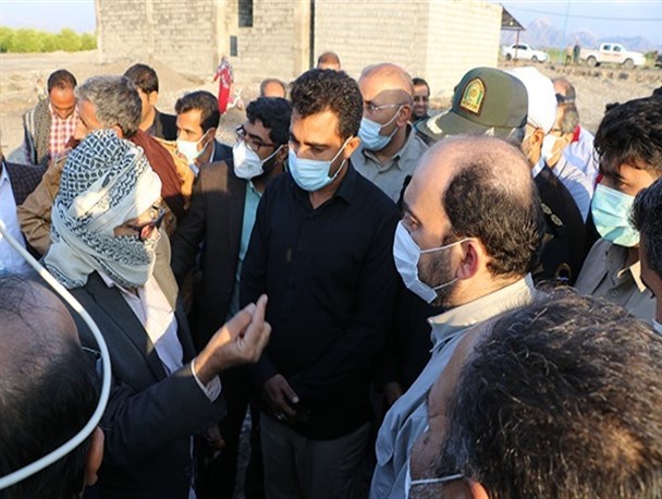 اهداء ۳۶۰۰ سبد معیشت و ۲۱۰۰ تخته پتو بین سیل‌زدگان هرمزگان