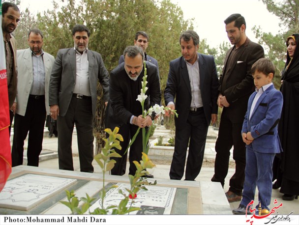 گلباران قبور شهدای انقلاب مشهد