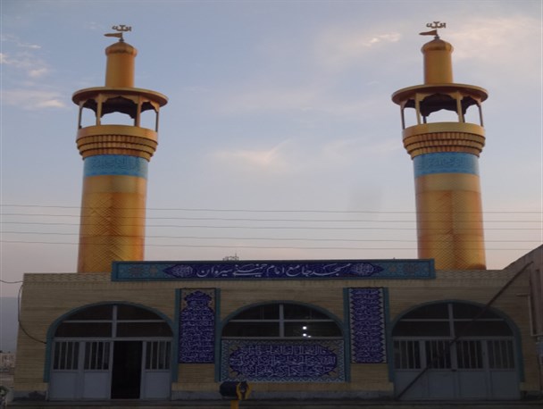 گلدسته های مسجد جامع شهر لومار نصب شد