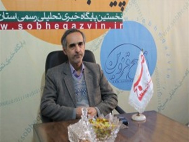 شعارنویسی در دوران مبارزات انقلابی جزء افتخارات زندگیم است/ هنر خوشنویسی همگام با ملت، بیشترین همراهی را با انقلاب داشته است