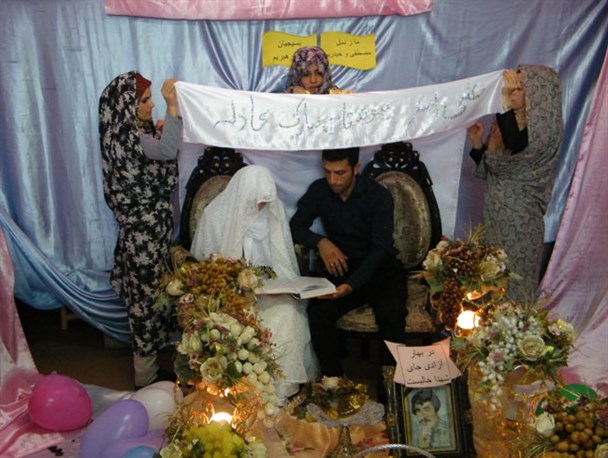 مراسم عقدکنان زوج ورامینی در حوزه بسیج برگزار شد+تصویر