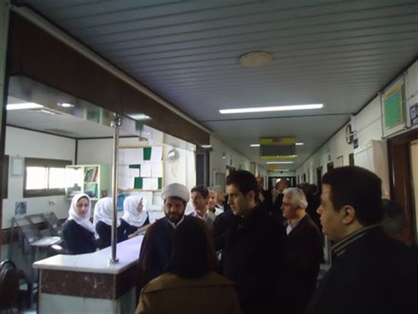 مسئولین شهرستان جوانرود از بیماران بیمارستان حضرت رسول(ص)عیادت کردند